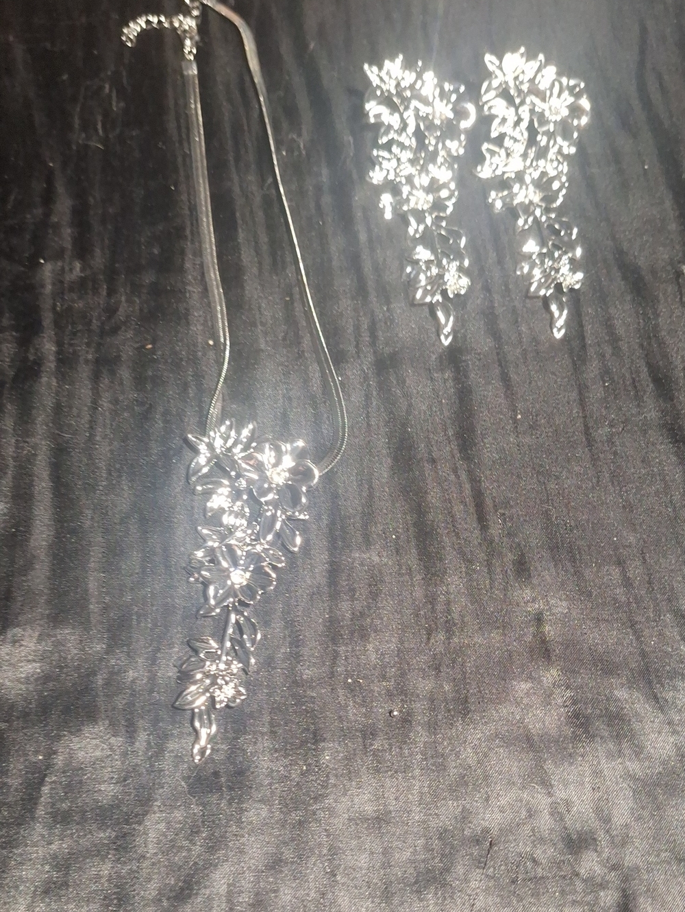 Silver Floral Necklace and Earrings Set - Elegant Women Jewelry